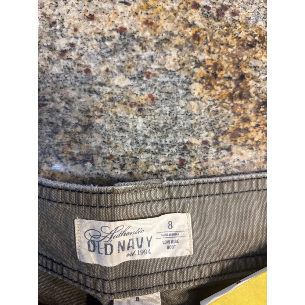 (READ) NWT Old Navy Low Rise Bootcut Cargo Pants Khaki Sz 8 Green Signature Y2K - Picture 5 of 9